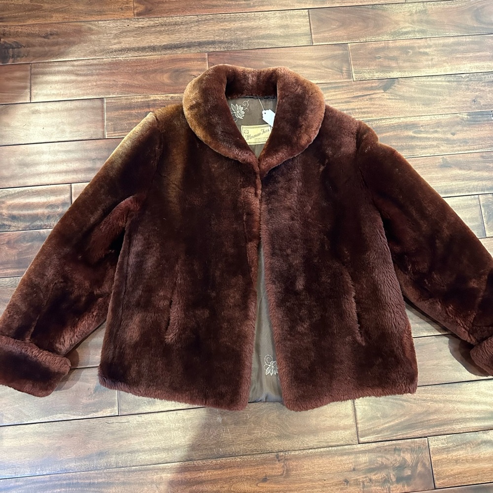 Vintage Genuine Sheepskin Fur Coat Waxman Furs Size Small Cropped w Pockets